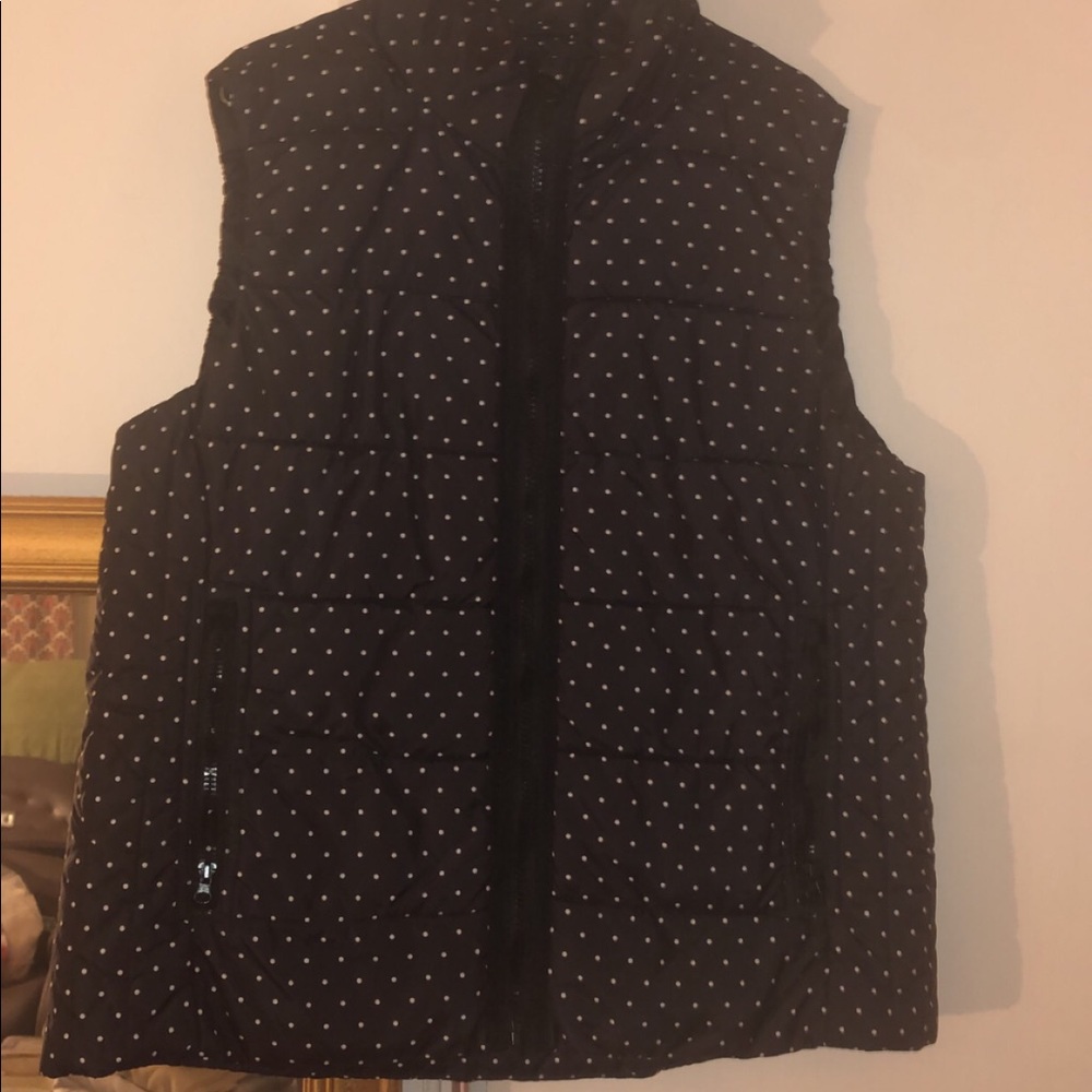 black & white vest!
